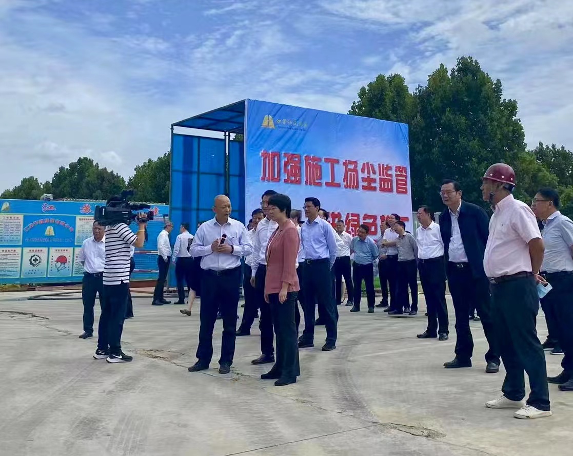 圖1-5、市四套班子領(lǐng)導(dǎo)視察華建天恒高端傳動(dòng)裝備項(xiàng)目.jpg