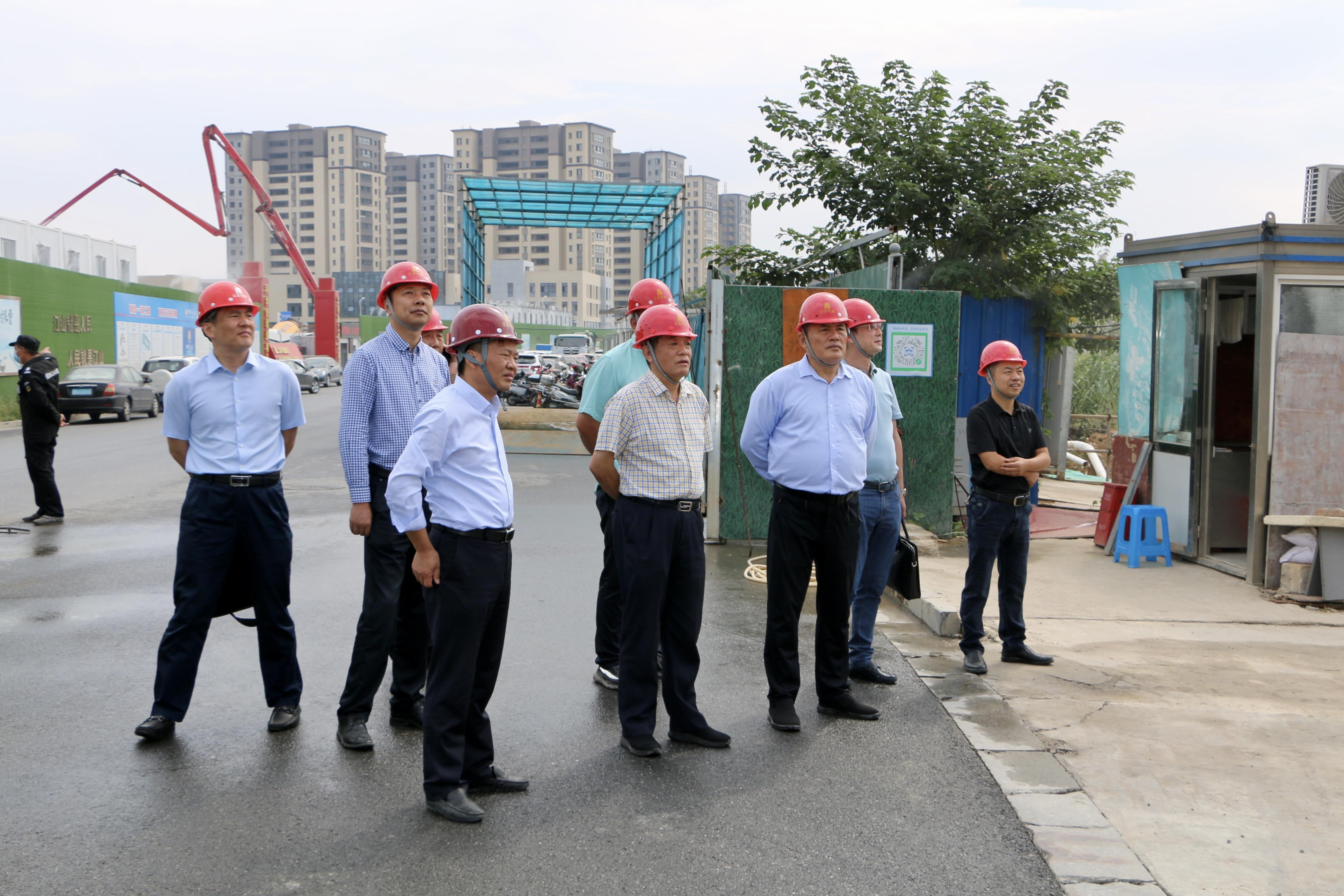 圖1-1、范世宏董事長督查掛包項目.jpg