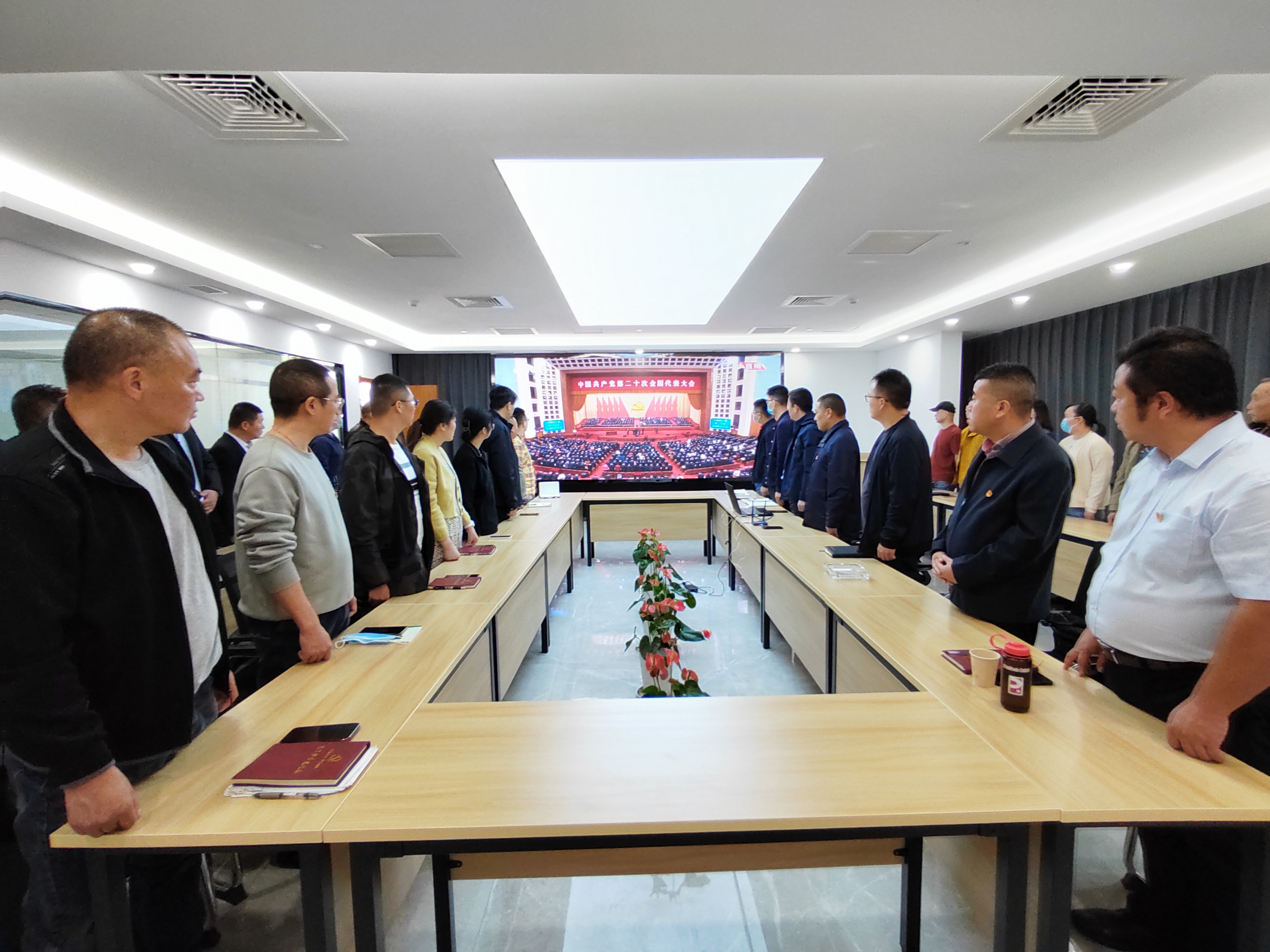 圖1-4、設(shè)備安裝處收看二十大開幕會(huì).jpg
