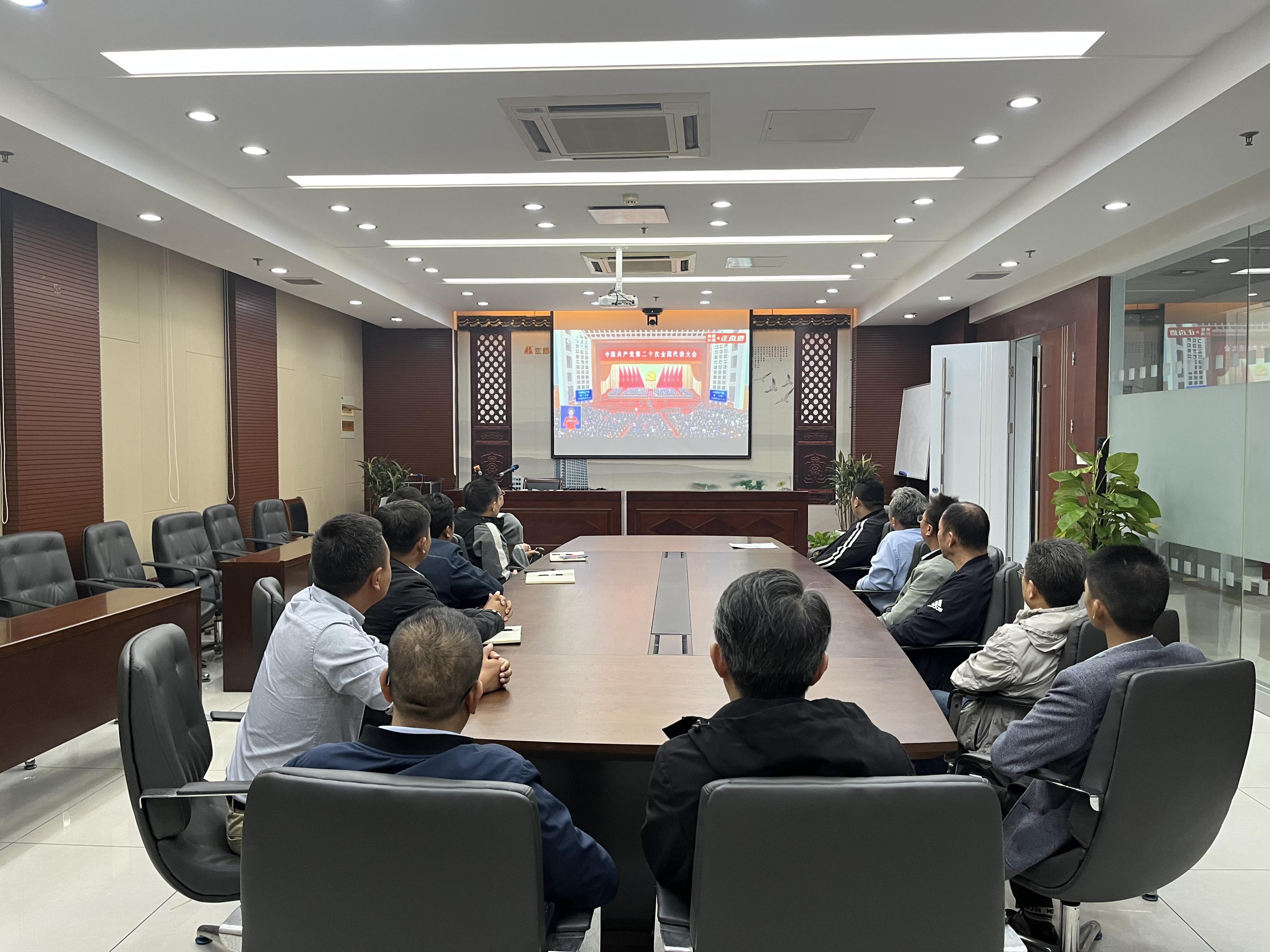 圖1-14、萬(wàn)隆基礎(chǔ)公司收看二十大開幕會(huì).jpg
